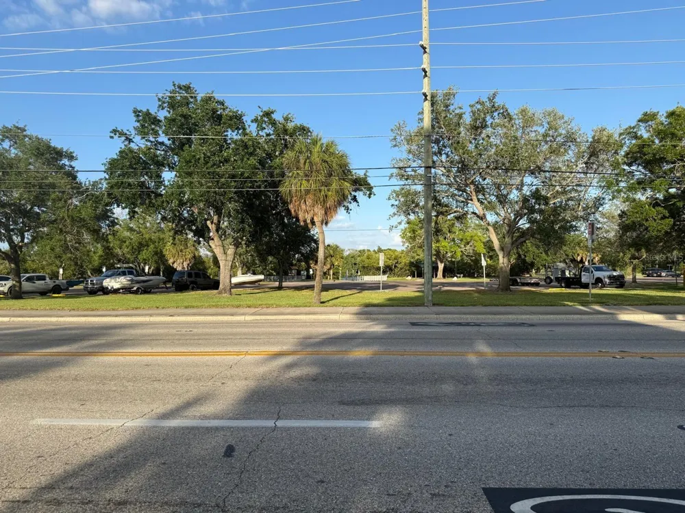 3733 6TH STREET S St Petersburg, FL 33705