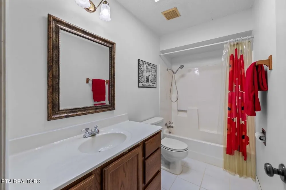 770 Mount Paran Rd Jacksboro, TN 37757