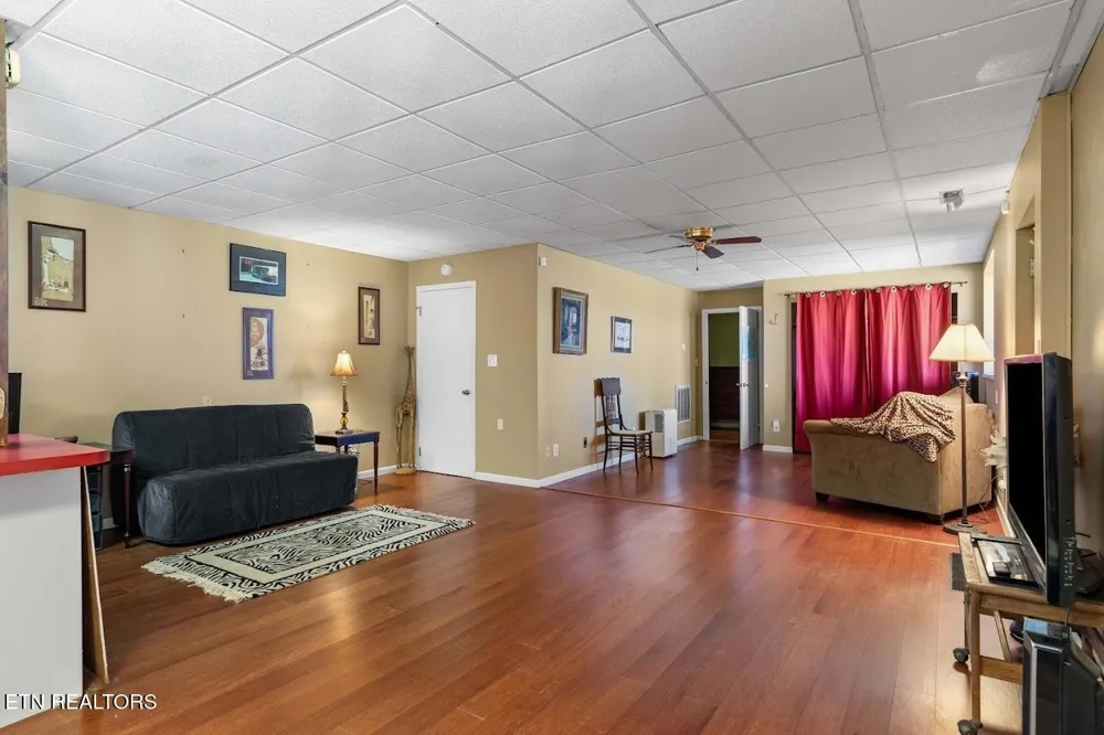 770 Mount Paran Rd Jacksboro, TN 37757
