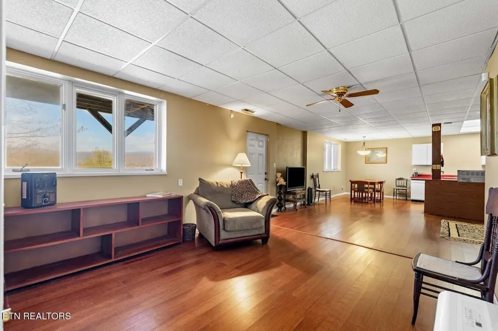 770 Mount Paran Rd Jacksboro, TN 37757