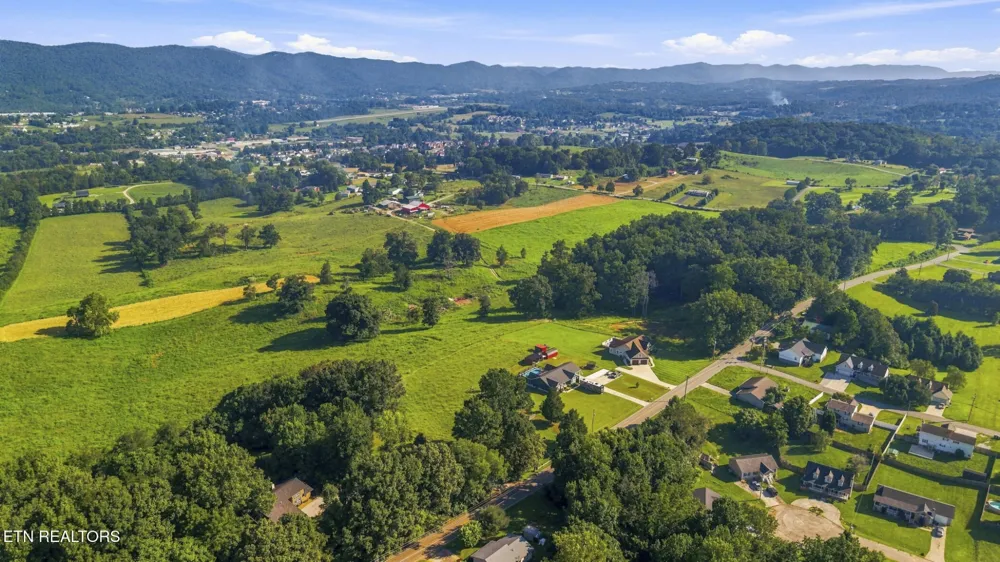 770 Mount Paran Rd Jacksboro, TN 37757