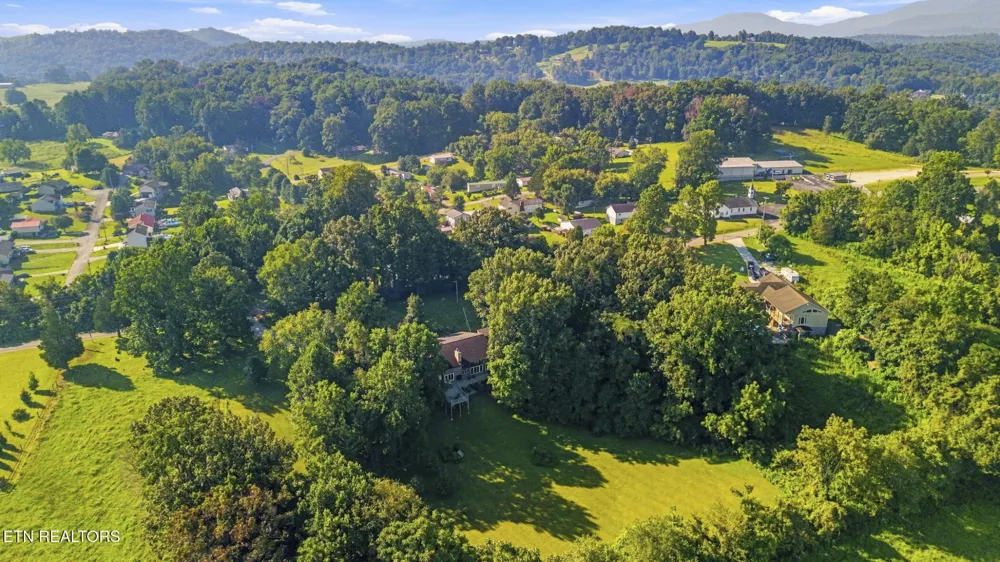 770 Mount Paran Rd Jacksboro, TN 37757