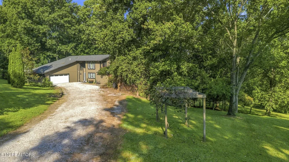 770 Mount Paran Rd Jacksboro, TN 37757