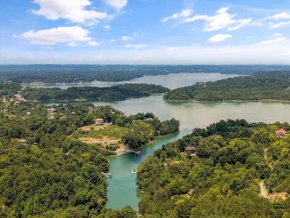 2649 Wildwood Rd Dandridge, TN 37725