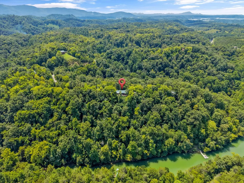 2649 Wildwood Rd Dandridge, TN 37725