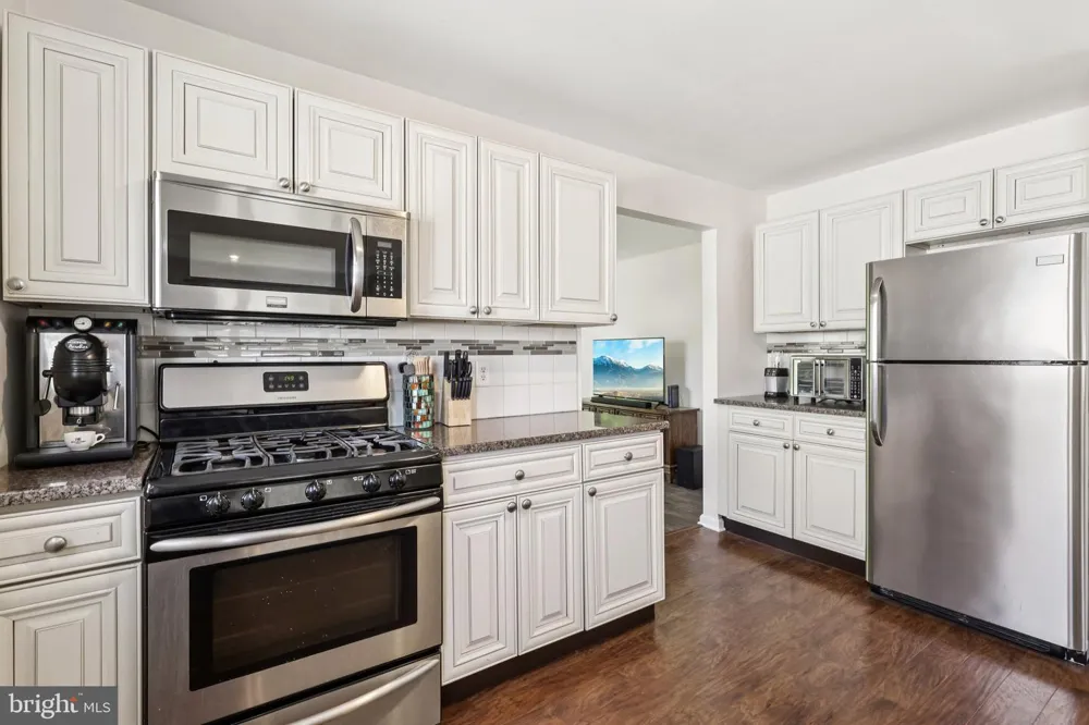 61 WICKOM AVENUE Hamilton, NJ 08690
