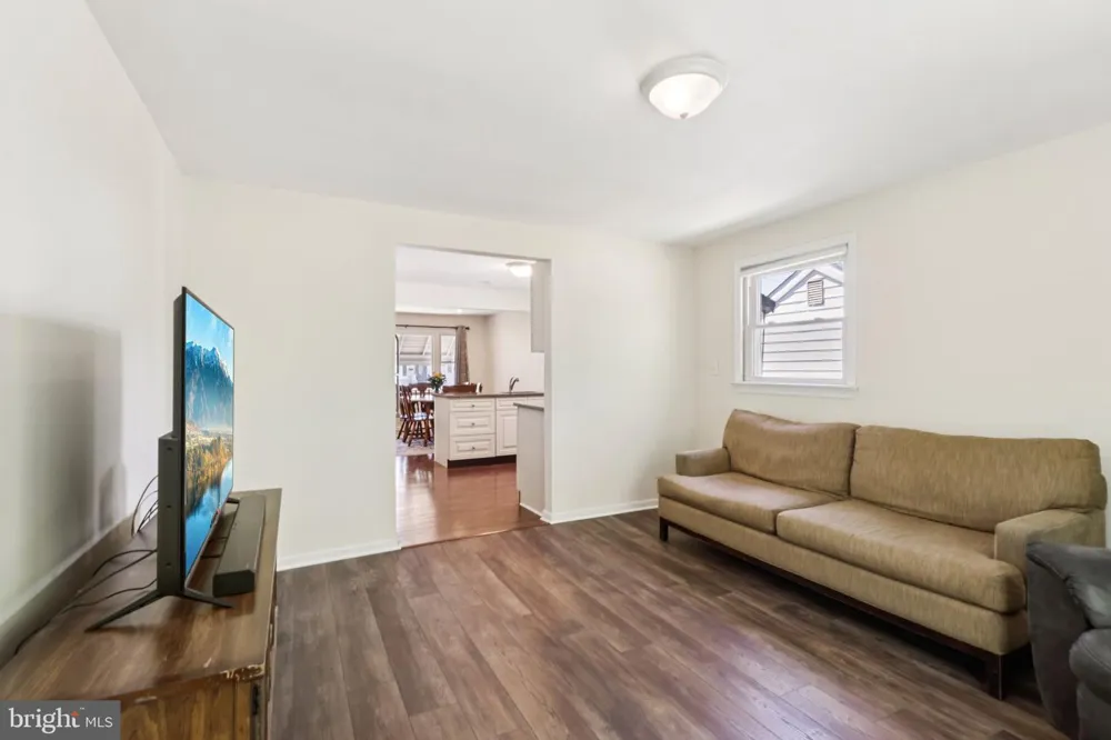61 WICKOM AVENUE Hamilton, NJ 08690