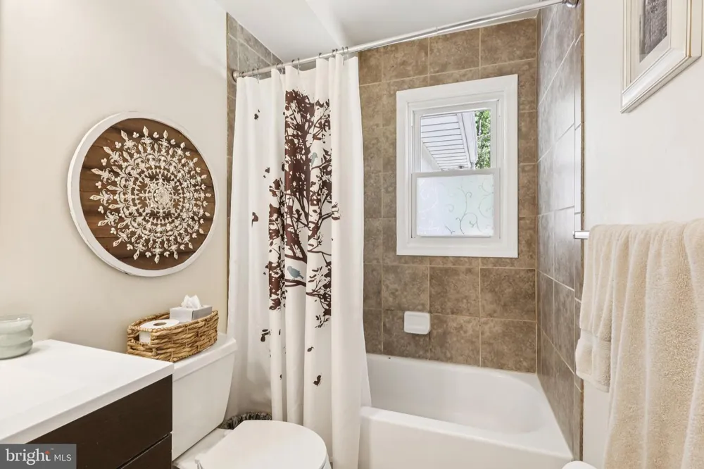 61 WICKOM AVENUE Hamilton, NJ 08690