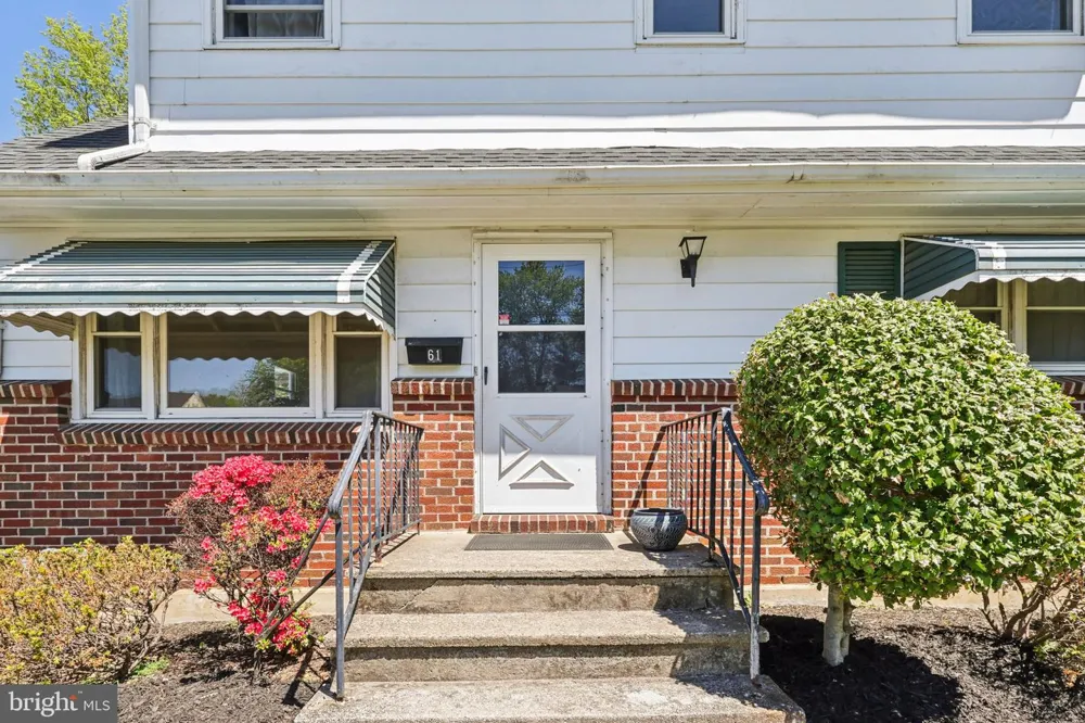 61 WICKOM AVENUE Hamilton, NJ 08690