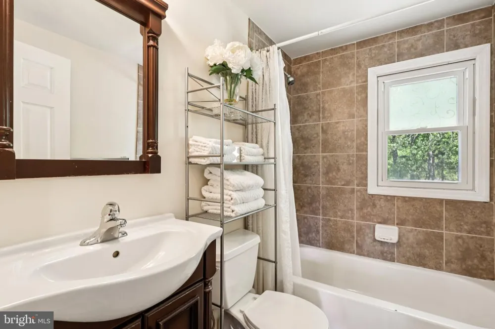 61 WICKOM AVENUE Hamilton, NJ 08690
