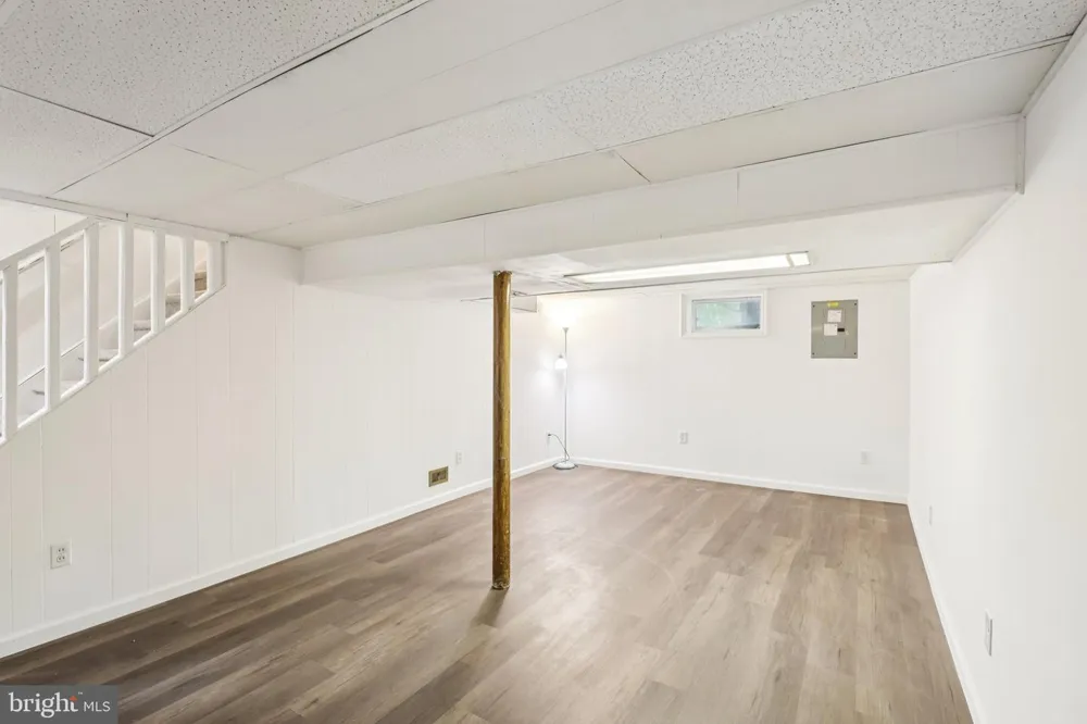 61 WICKOM AVENUE Hamilton, NJ 08690