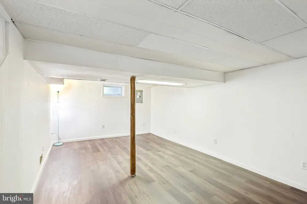 61 WICKOM AVENUE Hamilton, NJ 08690