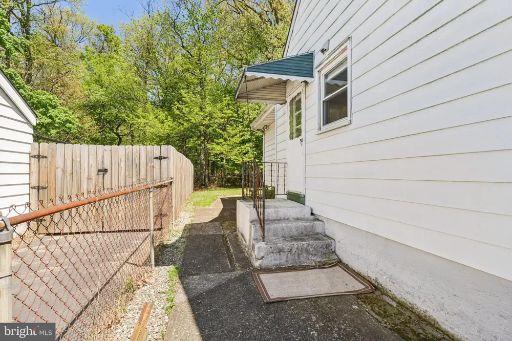 61 WICKOM AVENUE Hamilton, NJ 08690
