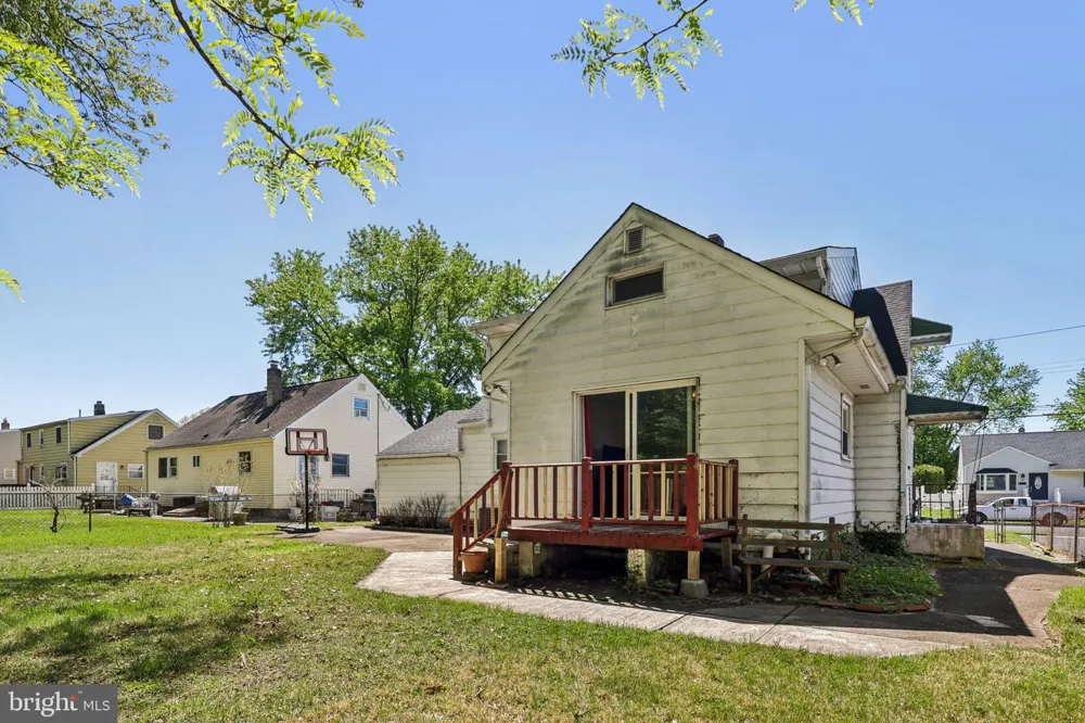 61 WICKOM AVENUE Hamilton, NJ 08690