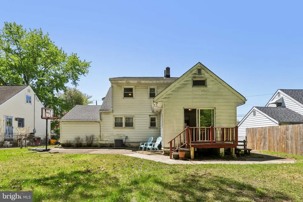 61 WICKOM AVENUE Hamilton, NJ 08690