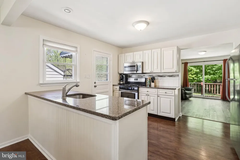 61 WICKOM AVENUE Hamilton, NJ 08690