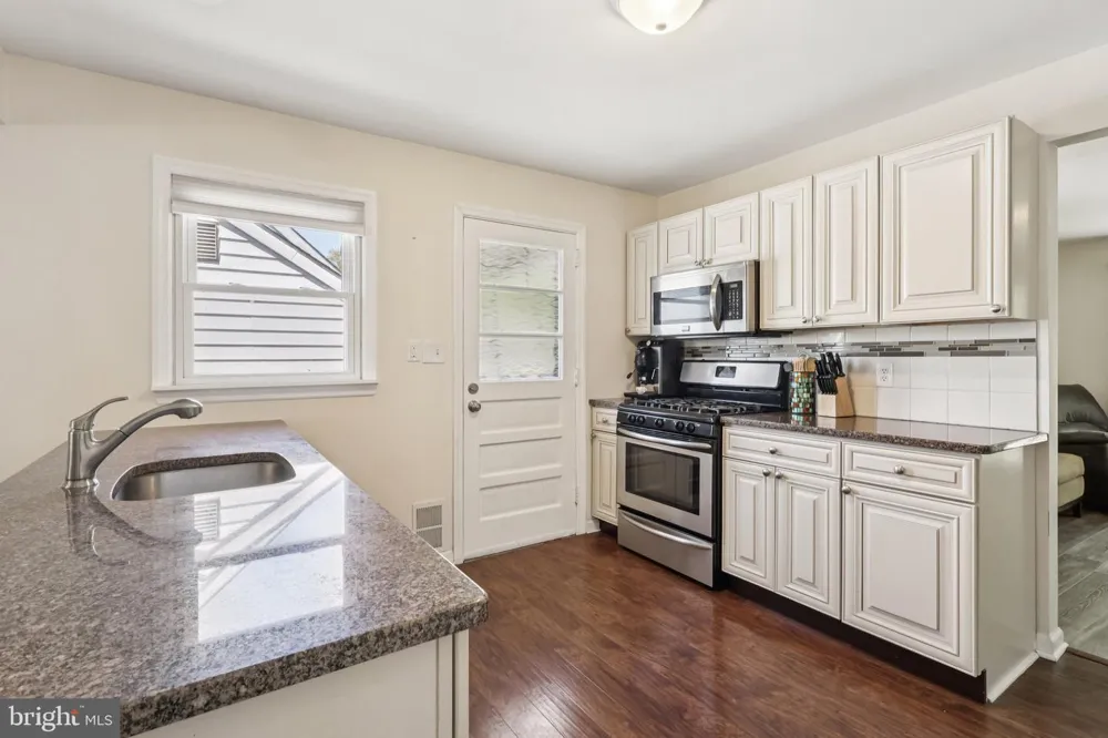 61 WICKOM AVENUE Hamilton, NJ 08690