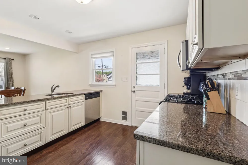 61 WICKOM AVENUE Hamilton, NJ 08690
