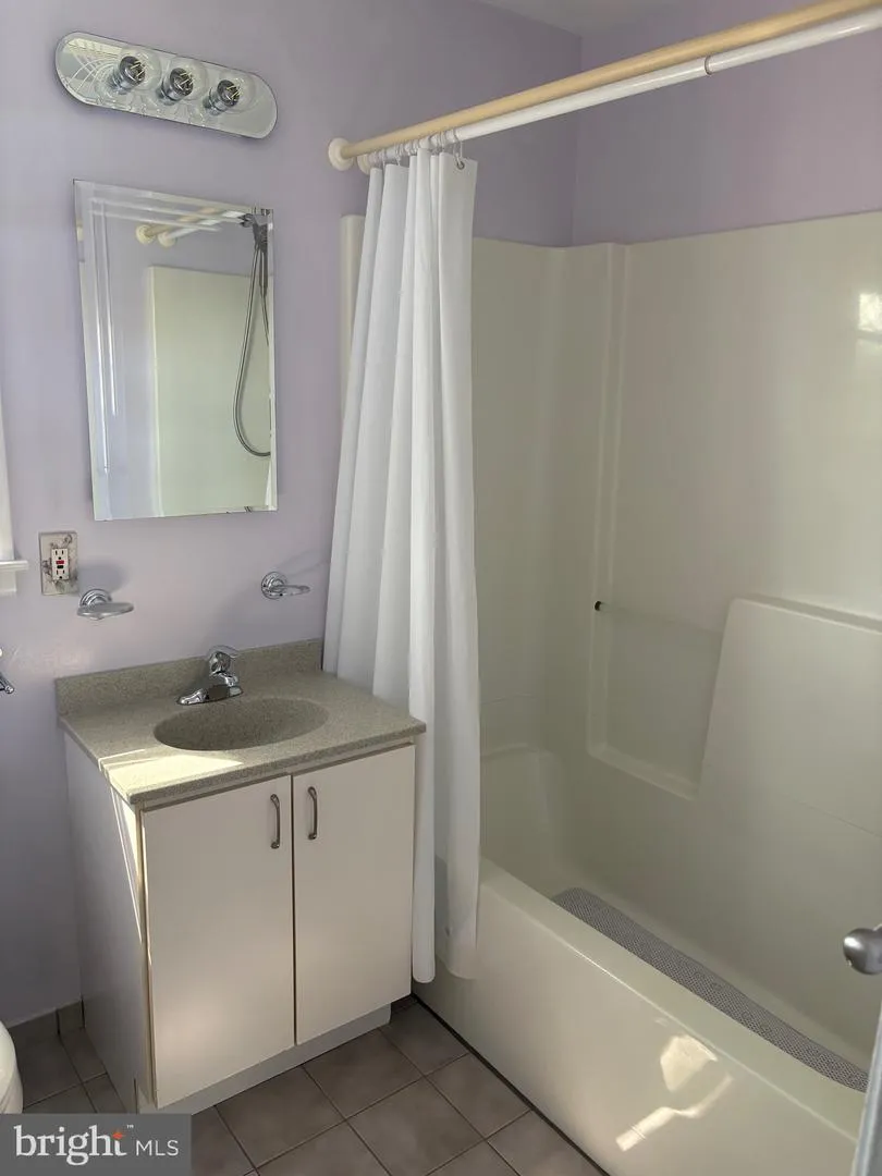 49 MIRY BROOK ROAD Hamilton, NJ 08690