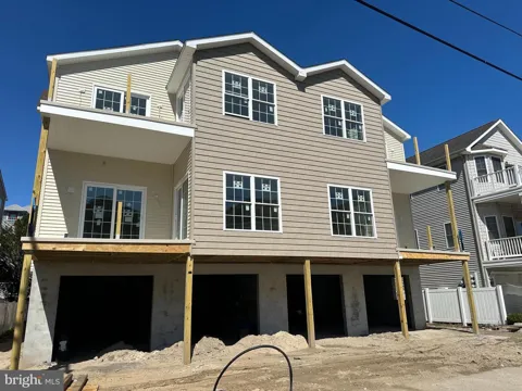 121 E MAPLE AVENUE #4