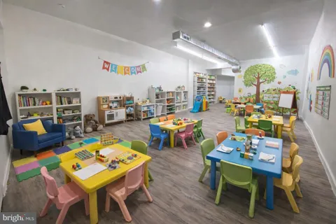 1433 E VERNON ROAD #COMMERCIAL SPACE