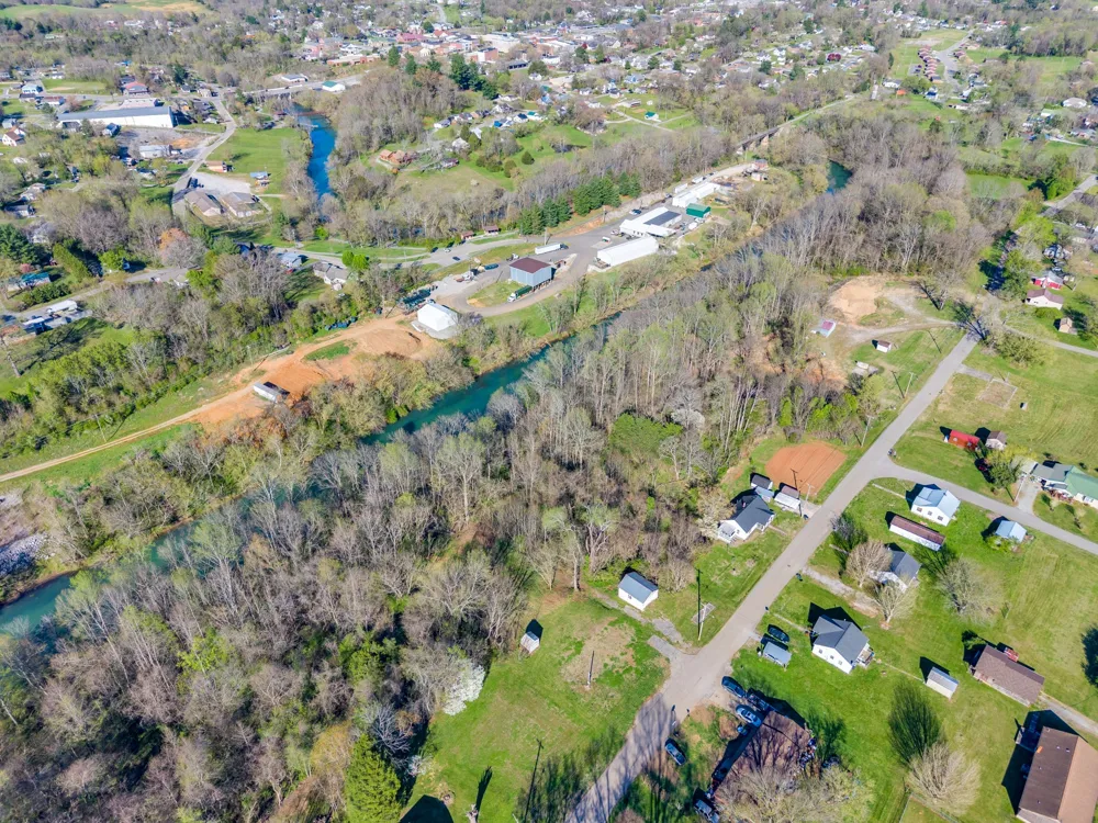 218 N Camp Heights Dr Sparta, TN 38583