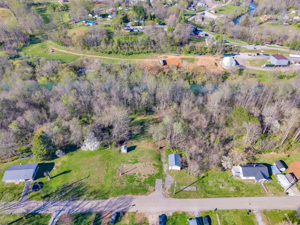 218 N Camp Heights Dr Sparta, TN 38583