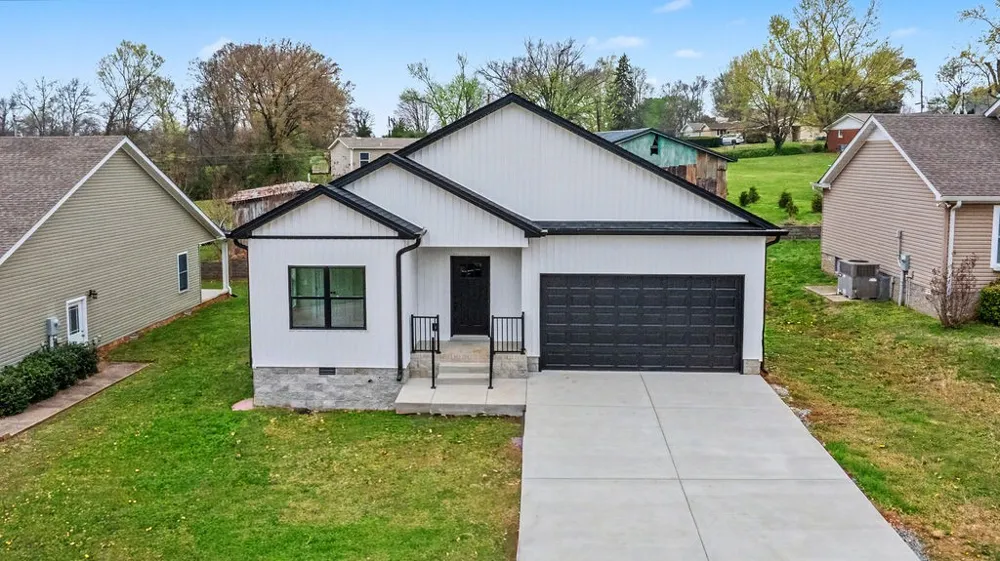 104 Bee Line Way Trenton, KY 42286