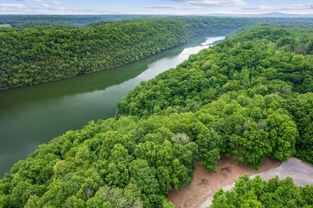 19 Summer Breeze Dr Smithville, TN 37166
