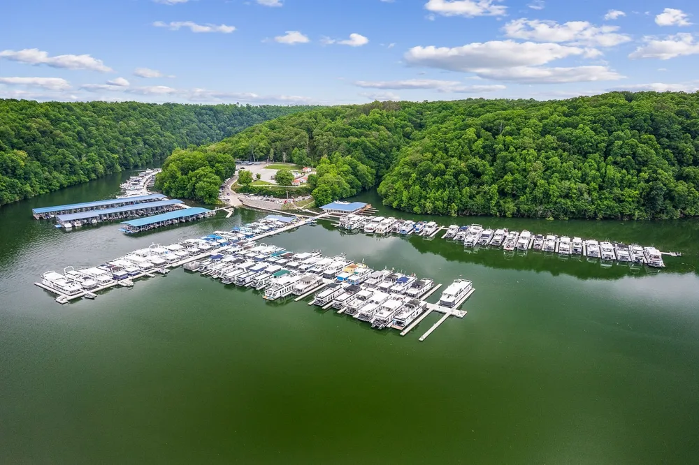 19 Summer Breeze Dr Smithville, TN 37166