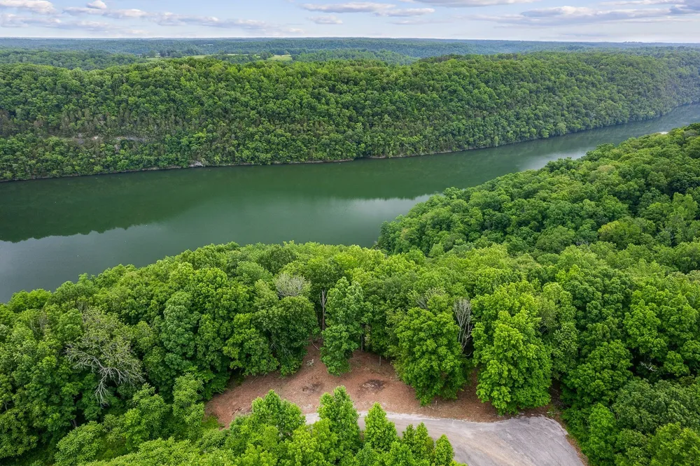 19 Summer Breeze Dr Smithville, TN 37166