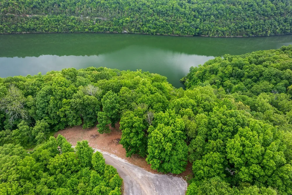 19 Summer Breeze Dr Smithville, TN 37166