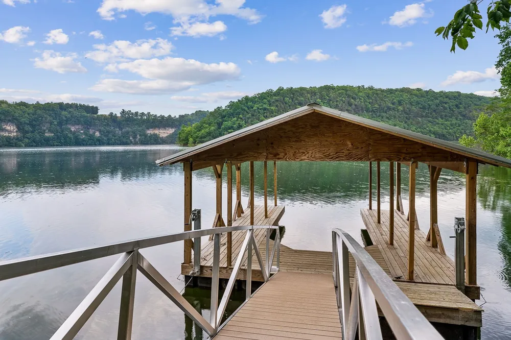 19 Summer Breeze Dr Smithville, TN 37166
