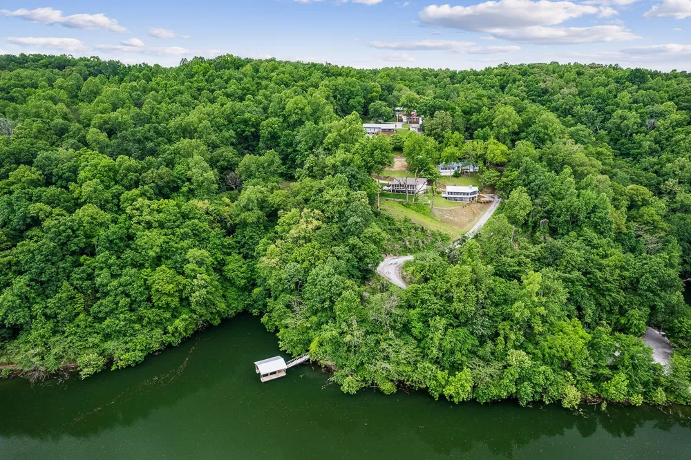 19 Summer Breeze Dr Smithville, TN 37166
