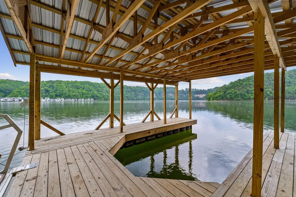 19 Summer Breeze Dr Smithville, TN 37166