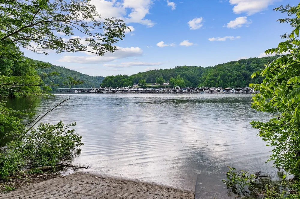 19 Summer Breeze Dr Smithville, TN 37166