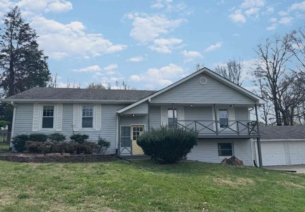 1004 Red Oak Dr Greenbrier, TN 37073