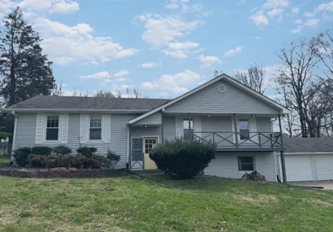 1004 Red Oak Dr