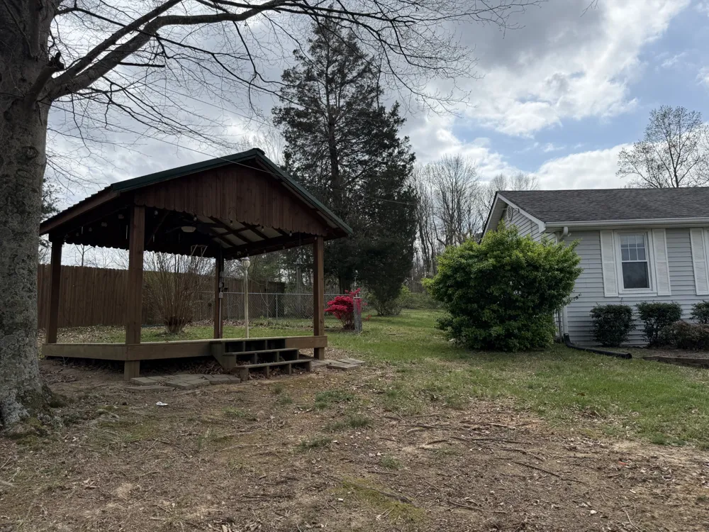 1004 Red Oak Dr Greenbrier, TN 37073