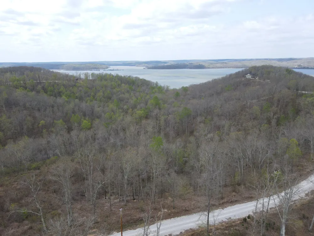 18 Lake Ridge Dr Stewart, TN 37175