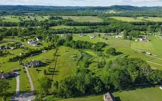 1024 Peak Dr Castalian Springs, TN 37031