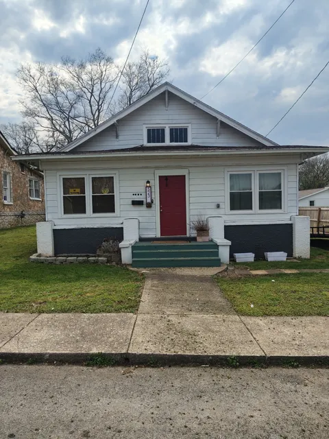 523 W 17th St