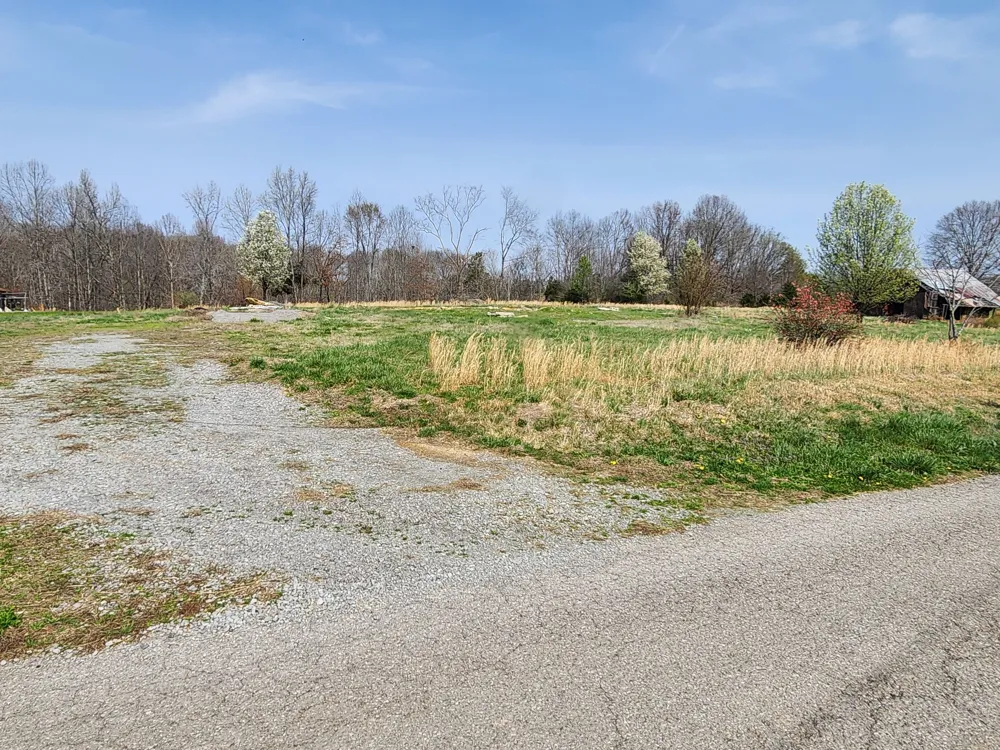 639 Houston Fielder Rd Clarksville, TN 37043
