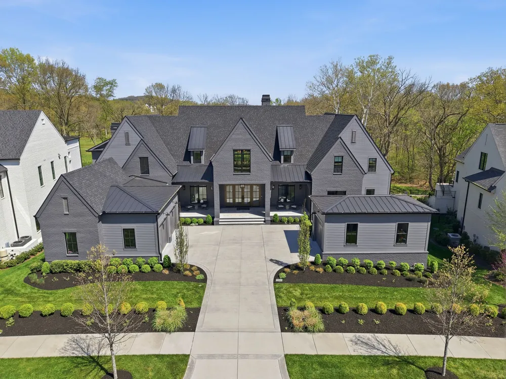 9048 Passiflora Ct College Grove, TN 37046