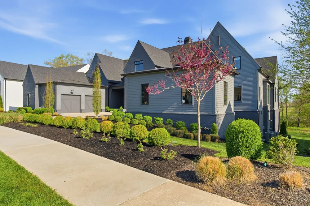 9048 Passiflora Ct College Grove, TN 37046