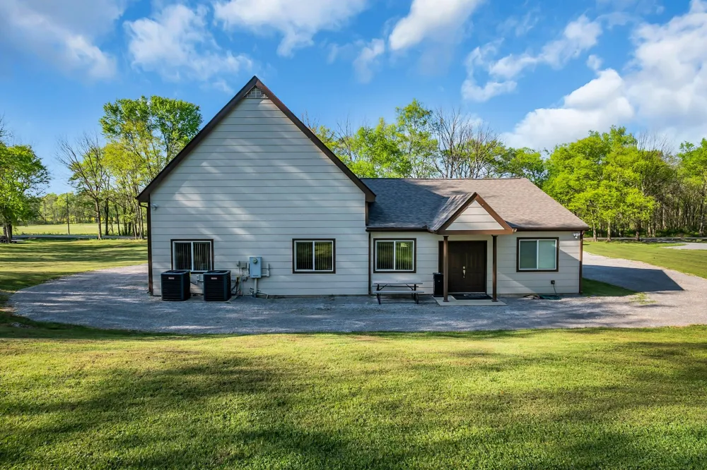 317 W Railroad St Petersburg, TN 37144