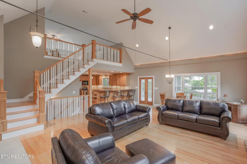 4193 Parris Drive Lenoir City, TN 37772