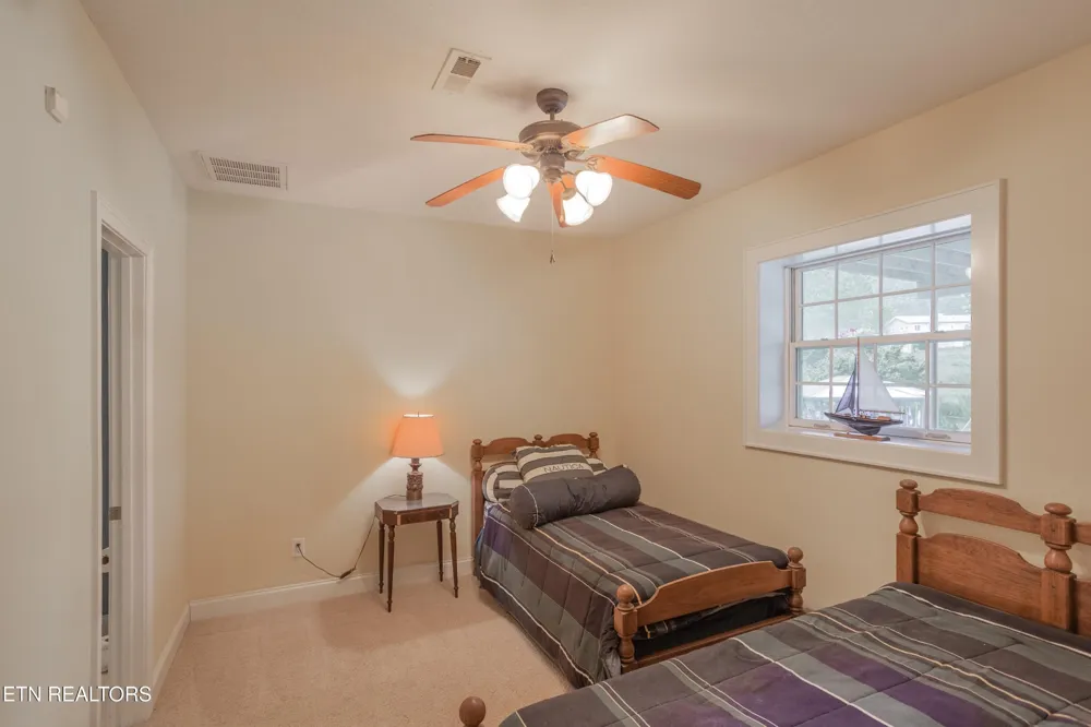 4193 Parris Drive Lenoir City, TN 37772