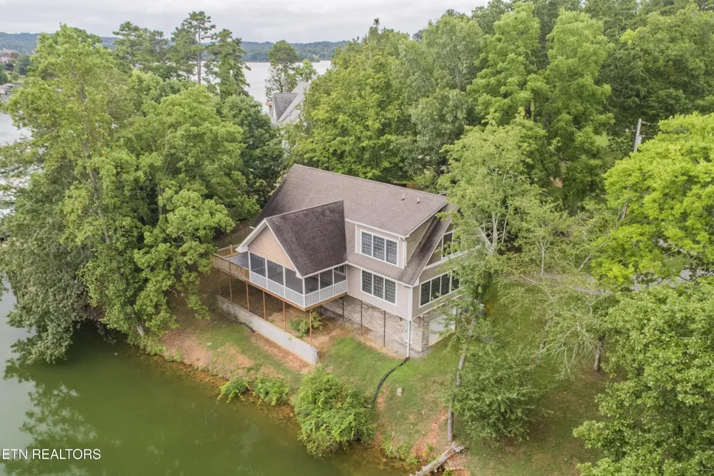 4193 Parris Drive Lenoir City, TN 37772