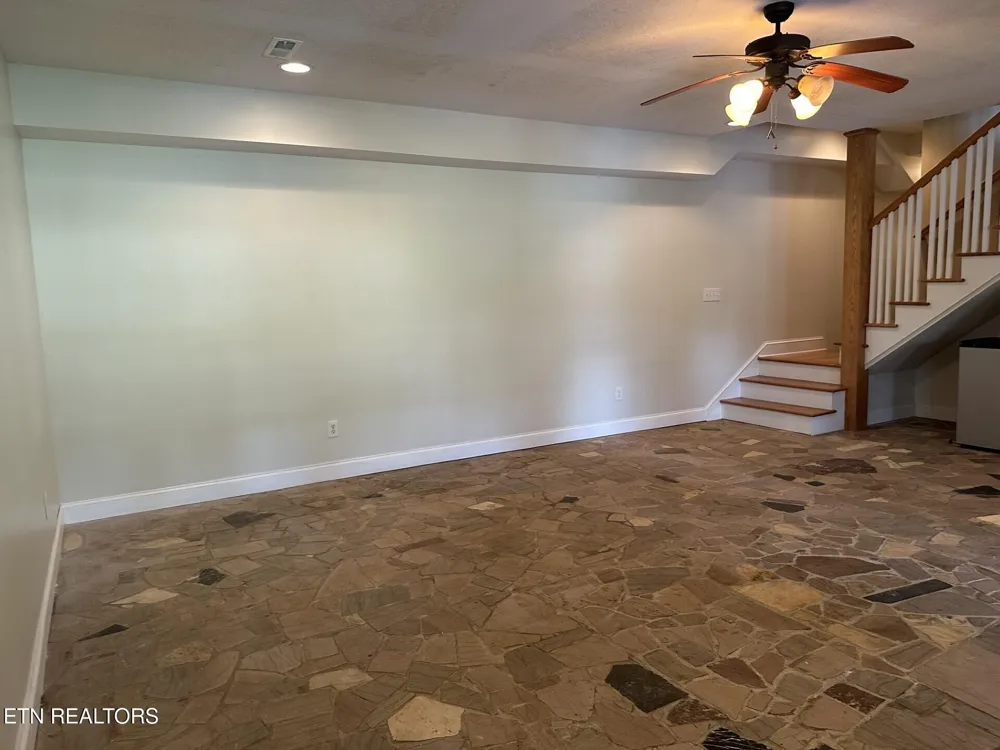 4193 Parris Drive Lenoir City, TN 37772